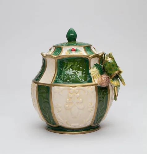 Vista 6 de Cosmos Gifts 10313 Acebo de Navidad de cerámica fina verde esmeralda con bayas rojas con cono de pino, 6 pulgadas de alto