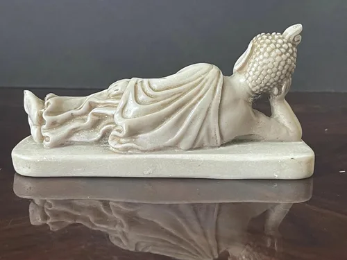 Vista 4 de Estatua de Buda reclinable – Escultura de meditación Nirvana durmiente – Figura budista tailandesa – Decoración del hogar Feng Shui – Resina pequeña