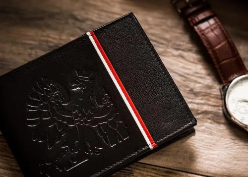 Vista 3 de Cartera de cuero en relieve con águila polaca y ribete blanco y rojo, Águila diagonal negra, Horizontal