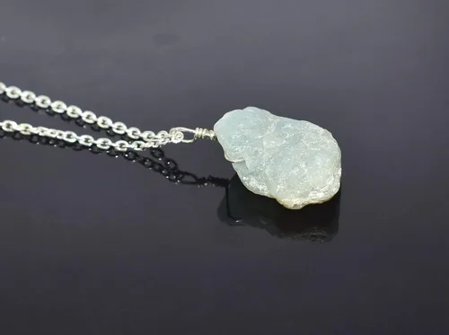 Vista 3 de Collar de aguamarina cruda collar chapado en plata cristal de piedras preciosas ásperas piedra curativa piedra natal de marzo capas novia regalo