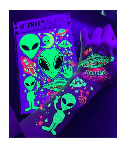 Vista 3 de Tatuajes brillantes de luz negra