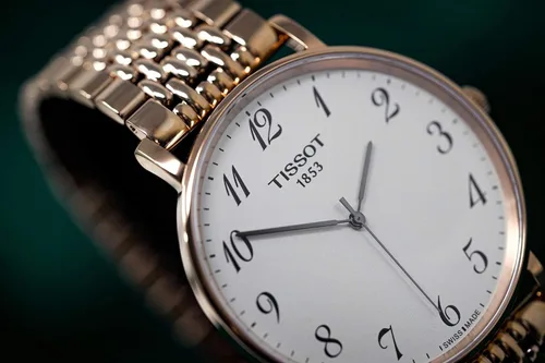 Vista 4 de Reloj Tissot T-Classic Everytime oro rosa T1096103303200
