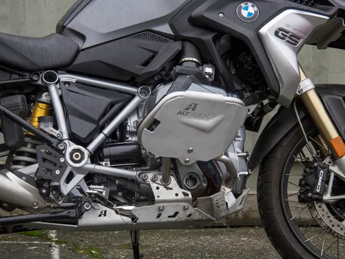 Vista 4 de AltRider Protectores de culata compatibles con barras de choque OEM BMW R 1250 GS/GSA, protección completa de la cubierta de válvula, diseño