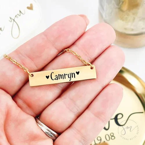 Vista 4 de Emily - Collar de barra con nombres para niños, collar personalizado para mamá, joyería para el día de la madre, regalo para el día de la madre
