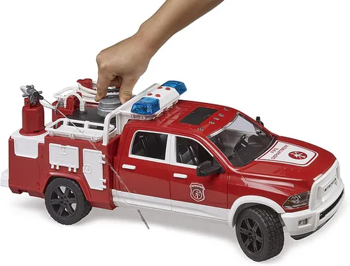 Vista 3 de Bruder 02544 RAM 2500 Camión de bomberos con módulo de luz y sonido