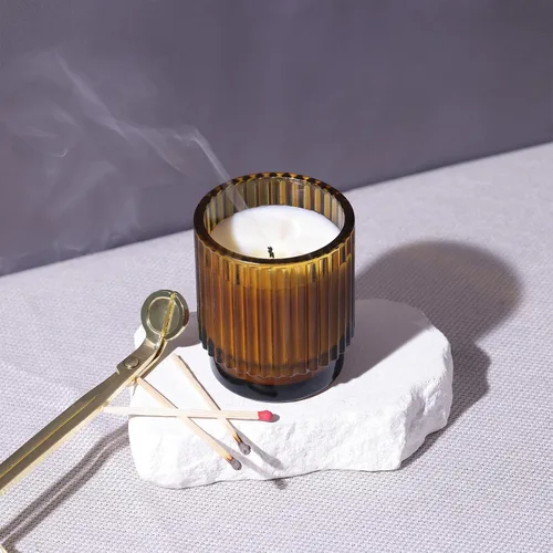 Vista 6 de DEVI Juego de 8 tarros de vela de vidrio acanalado ámbar vacíos de 7 onzas para hacer velas, tarros de vela de vidrio con tapas de bambú