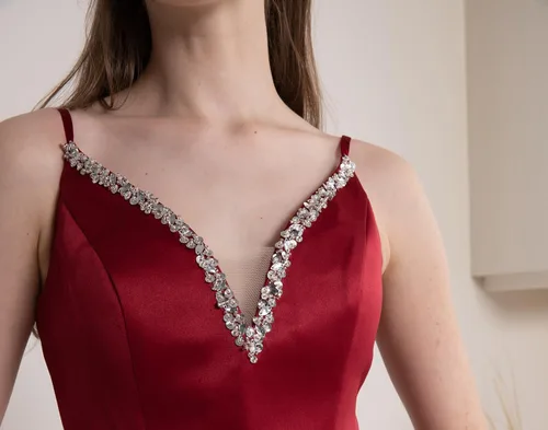 Vista 4 de yinyyinhs Vestidos cortos de satén para baile de graduación 2024 con bolsillos, tirantes delgados, cuello en V, vestidos de fiesta formales