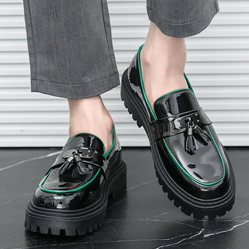 Vista 8 de Mocasines de charol para hombre con plataforma gruesa con decoración de metal, suela de lengüeta, zapatos de trabajo de negocios, antideslizantes