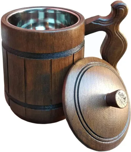 Vista 4 de Taza de cerveza de madera hecha a mano con tapa. Capacidad: 20 oz (20.3 fl oz). Taza de cerveza de madera ecológica - Taza de cerveza de madera