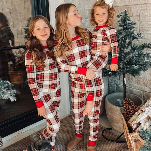 Vista 4 de CHUOAND Ropa de dormir de Navidad para parejas, pijamas de Navidad a juego para la familia