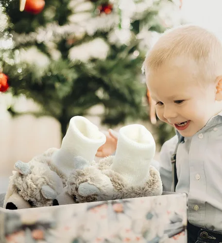 Vista 8 de DolliBu - Zapatos de bebé de felpa suave de lobo gris Suave y esponjoso forro polar unisex con lobo de peluche para bebé niño o niña Pantuflas