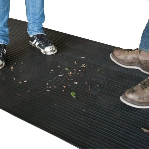 Vista 5 de Rubber-Cal "Wide Rib" tapete para piso de caucho corrugado, 1/8" de grosor, rollo de 3 pies x 1 pie., Negro