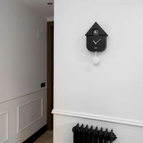 Vista 6 de Fisura - Reloj de pared de cuco para decoración de oficina en casa, blanco y negro Modern wall clock. Gift-ready home decor. Requires 3 AA