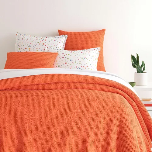 Vista 9 de Pine Cone Hill Funda de almohada de Matelasse azul francés de burbujas, tamaño estándar, patrón sólido azul