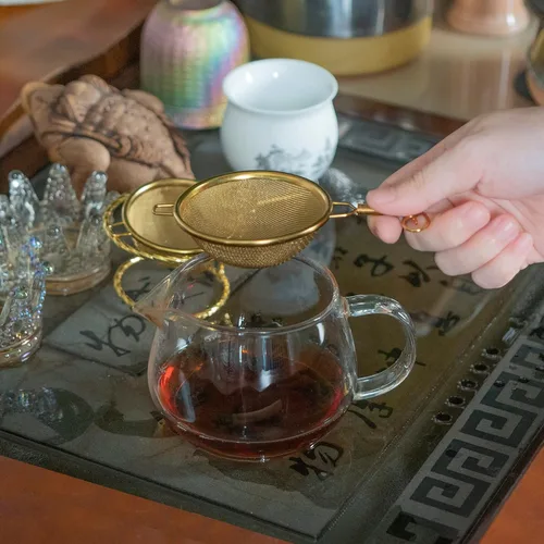 Vista 3 de 2 coladores de té, (colador de té pequeño, colador grande) con un soporte, colador de malla fina de acero inoxidable (dorado)