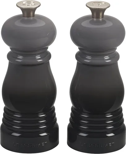 Vista 9 de Le Creuset Petite Juego de Molinillo de Sal y Pimienta, 5" x 2" cada uno, Blanco y Negro
