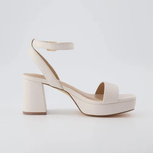 Vista 4 de CUSHIONAIRE Sandalia de vestir con plataforma Cherry para mujer + espuma viscoelástica y anchos disponibles