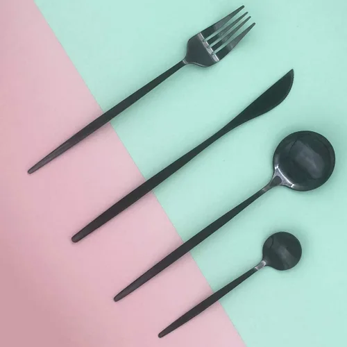 Vista 4 de Juego de cubiertos negros de acero inoxidable de 24 piezas, servicio para 6, vajilla pulida con espejo, cuchillo tenedor y cuchara para el hogar