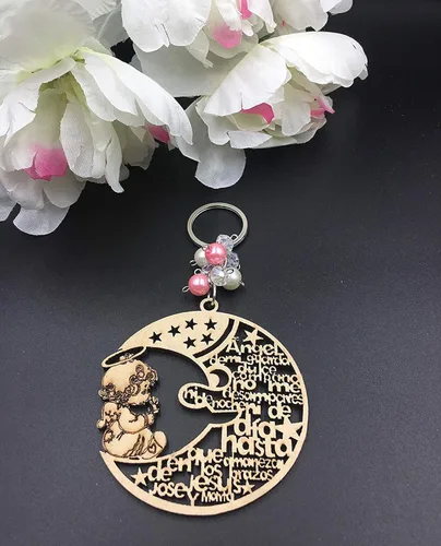 Vista 6 de YRP 12 piezas de bautismo rosa niña madera ángel luna diseño llavero bautismo favores con ángeles para niño y niña recuerdos de bautizo con bolsas