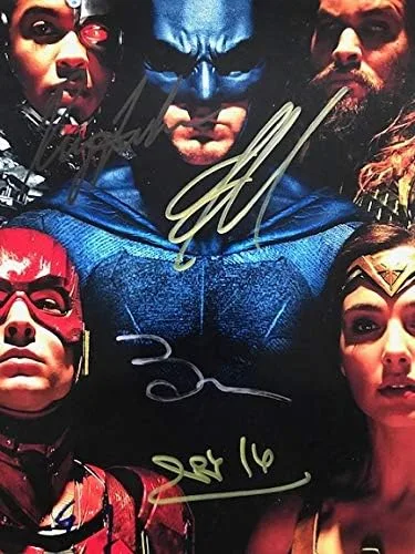 Vista 3 de Foto autográfica enmarcada de los miembros del elenco de Marvel Justice League con certificado de autenticidad