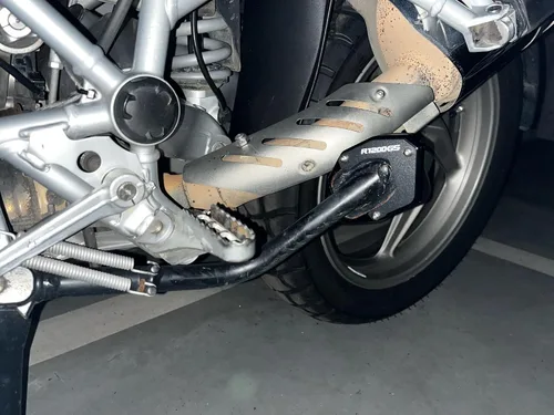 Vista 4 de Moto Kickstand Soporte lateral ampliar placa de almohadilla y tapas de aire de válvula de neumático para Suzuki para GIXXER 250 SF para GIXXER 150