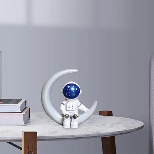 Vista 2 de Figura de astronauta de resina, estatua de astronauta, adorno de astronauta, escultura de mesa para decoración de mesa en el interior del automóvil