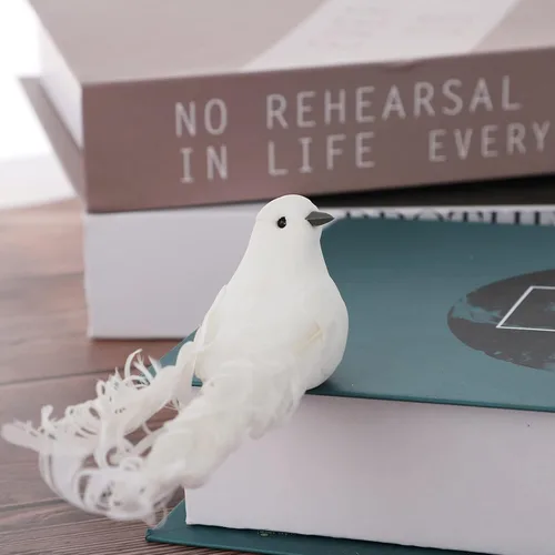 Vista 6 de Paquete de 12 palomas blancas artificiales, decoración de palomas blancas con clips de metal, plumas de simulación, mini pájaros blancos con clip