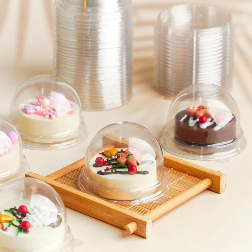 Vista 6 de Zezzxu Paquete de 50 mini recipientes para pasteles, cajas pequeñas de plástico transparente para cupcakes con tapas de cúpula para galletas