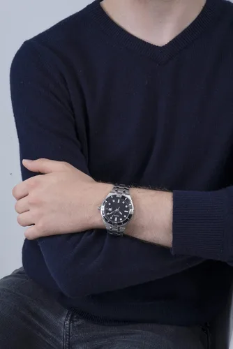 Vista 6 de GUESS US Mens Silver-Tone and Black Analog Watch