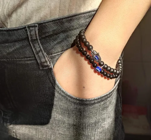 Vista 7 de RUIZHEN - 2 Pulseras elásticas con cuentas azules de ojo malvado, 7 chakras, piedra de lava, mano de Hamsa
