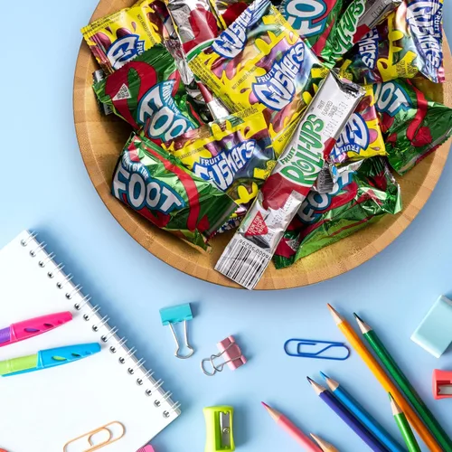Vista 4 de Fruit Roll-Ups, Fruit by the Foot and Gushers - Paquete variado de aperitivos con sabor a frutas, sin gluten, 16 bolsas, 10.2 onzas