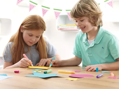 Vista 2 de tesa Bolígrafos de pegamento con purpurina – 6 colores surtidos / pastel de caramelo, paquete de 6
