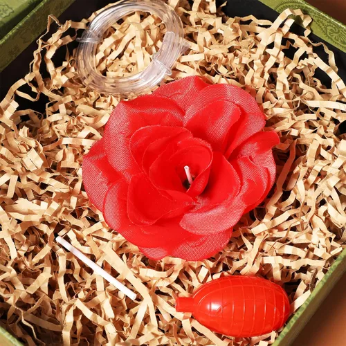 Vista 7 de PRETYZOOM Water Squirting Rose Boutonniere Broma Juguete Fiesta Mordaza Spray Flor Color Aleatorio para Encuentros de Inocentes de Abril