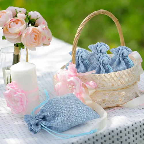 Vista 6 de Naler 24 bolsas de arpillera de 3.9 x 5.5 pulgadas con cordones, bolsas de regalo de lino, bolsas de joyería para bodas, recuerdos de fiesta, Azul