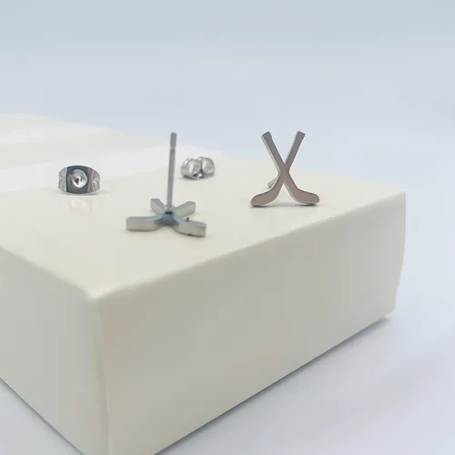 Vista 5 de Aretes de fútbol para mujereshombres, fútbol, béisbol, patinaje sobre hielo, hockey, aretes de acero inoxidable, aretes de béisbol, softball, aretes