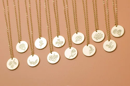 Vista 6 de Collar de flor de oro para mujer, chapado en oro de 14 quilates, collar con dije de moneda floral de nacimiento grabada