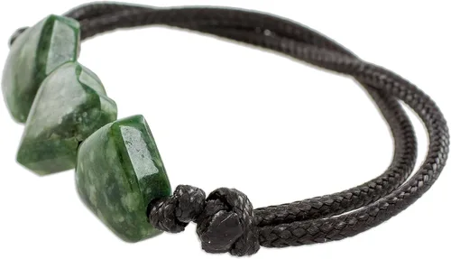 Vista 3 de NOVICA Pulsera con colgante de jade hecha a mano artesanal Corazón en verde de algodón de Guatemala [6 in min L x 10 in max L 0.118 in W Colgante(s)