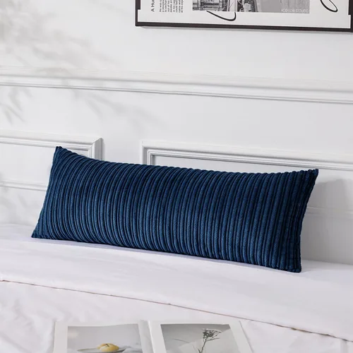 Vista 127 de UGASA - Fundas de almohada decorativas de terciopelo suave y sólidas de Navidad para sala de estar/sofá, 16 x 16 pulgadas, 2 unidades, color burdeos