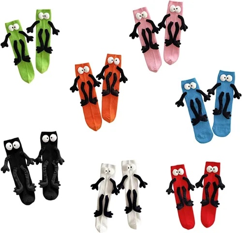 Vista 2 de Karwuiio Calcetines magnéticos divertidos para niños y niñas tomados de la mano, calcetines suaves de tubo medio para niños pequeños y niños