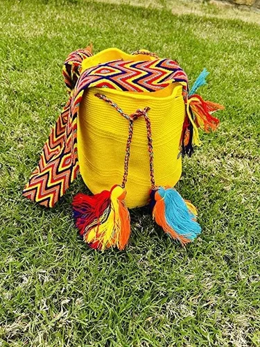 Vista 3 de Mochila Wayuu - Bolsos colombianos, 100% hechos a mano, auténtico ganchillo tejido a mano por Wayuu Tribe, diseño exclusivo y único