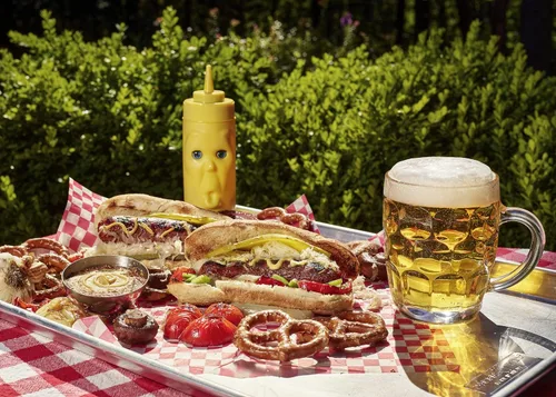 Vista 2 de Taza de cerveza alemana con hoyuelos, 19 onzas de grosor, tazas de cerveza de vidrio con asa, perfectas para fiestas de Oktoberfest, taza de amantes