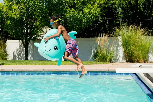 Vista 3 de Posh Creations Narwhal - Fideos y flotadores de piscina con EPS para niños, diversión no inflable para saltar, descansar y montar en la piscina
