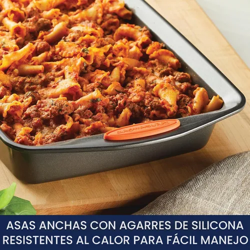 Vista 5 de Rachael Ray Yum-o! - Molde rectangular antiadherente para hornear Gris con agarres naranjas