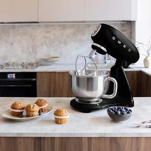 Vista 2 de SMEG SMF05 Forte - Batidora de pie de 5 cuartos con motor de 750 W, arranque suave y mezcla constante, batidor de borde flexible, 10 velocidades BLK