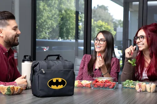 Vista 2 de PICNIC TIME DC Comics Batman Bat-Signal On The Go Bolsa de Almuerzo, Lonchera Enfriadora Suave, Bolsa de Almuerzo Aislada, (Negro)