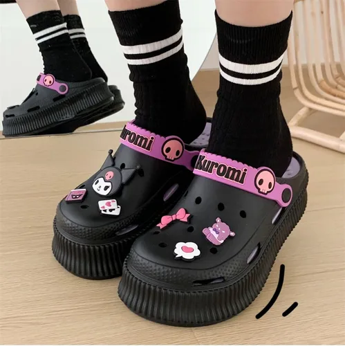 Vista 4 de Zapatos kawaii Kuromi pantuflas para mujer, lindos zuecos de jardín, de dibujos animados, para interiores, exteriores, sandalias de nube para niñas