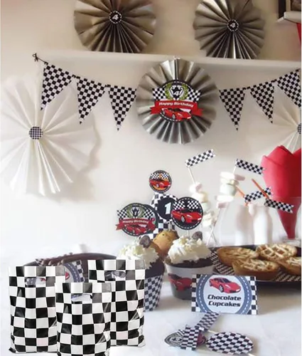 Vista 6 de LYT 30 bolsas de regalo de auto de carreras a cuadros en blanco y negro, suministros de fiesta de cumpleaños para niños, bolsas de regalo