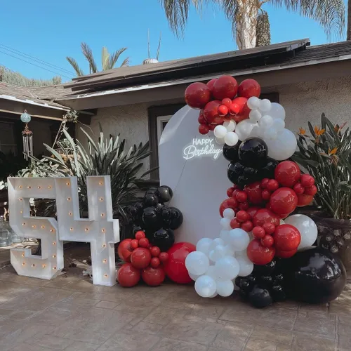 Vista 5 de Kit de arco de globos rojos, negros y blancos de ADOINBY, kit de guirnalda de globos con estrellas, 140 piezas, globos de diferentes tamaños