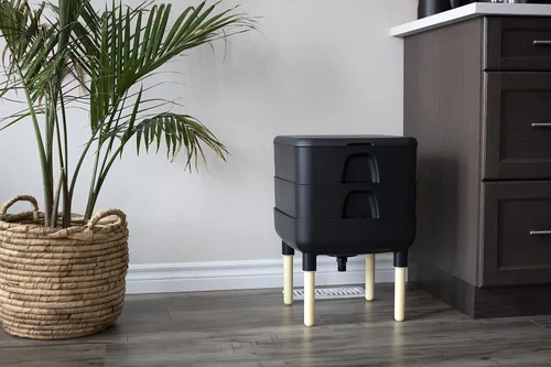 Vista 9 de FCMP Outdoor - The Essential Living Composter, contenedor de 2 bandejas para vermicompostador de gusanos (HF-LC4000v2-BLK) negro