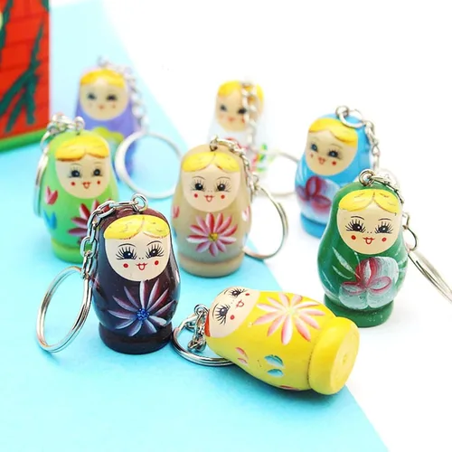 Vista 6 de Llaveros pequeños Matryoshka, juego de 3 muñecas rusas de madera, regalos decorativos, color al azar